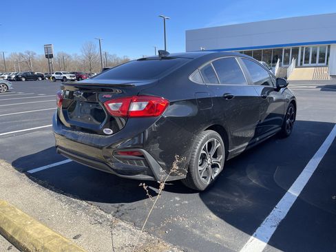 Used 2019 Chevrolet Cruze LT w/ RS Package image 4
