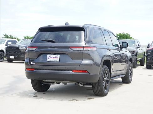 New 2026 Jeep Grand Cherokee Altitude AWD/4WD image 9