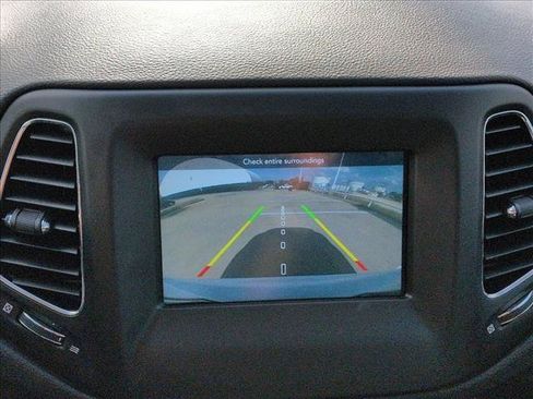 Used 2017 Jeep Compass Latitude w/ Popular Equipment Group FWD image 13