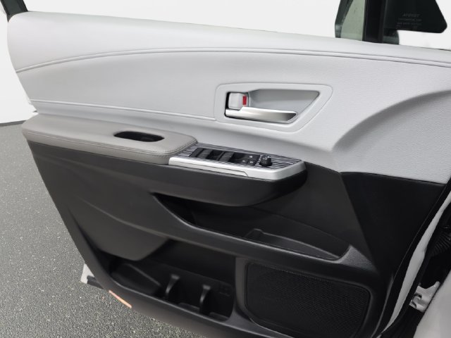 Used 2025 Toyota Sienna XLE FWD image 24