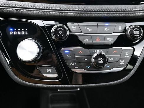 New 2026 Chrysler Pacifica Select image 35