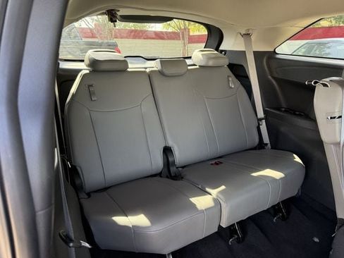 Used 2025 Toyota Sienna XLE FWD image 33