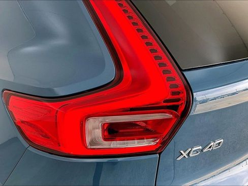 Certified 2025 Volvo XC40 B5 Core image 38
