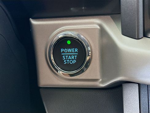 Used 2023 Ford F150 Lightning XLT image 21