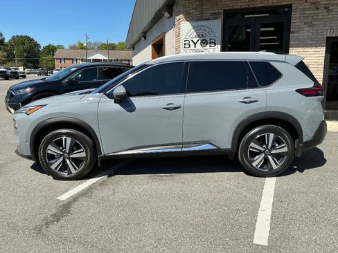 Used 2023 Nissan Rogue SL w/ SL Premium Package FWD image 2