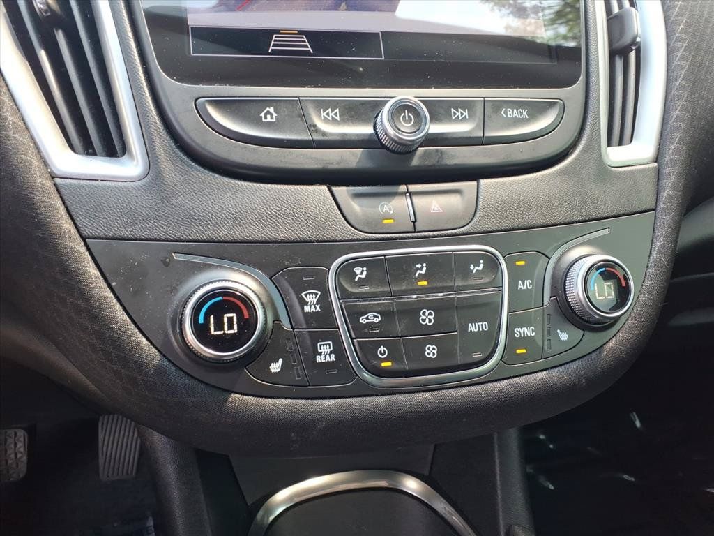 Used 2025 Chevrolet Malibu LT FWD image 11