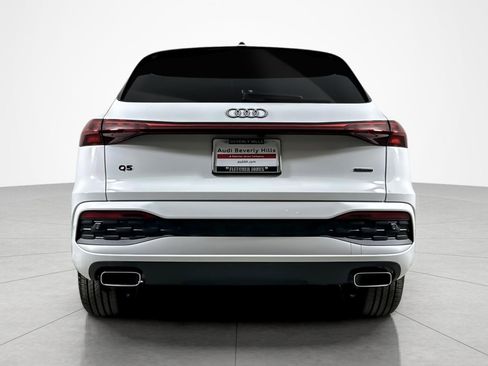 Used 2025 Audi Q5 Premium w/ Convenience Package image 4