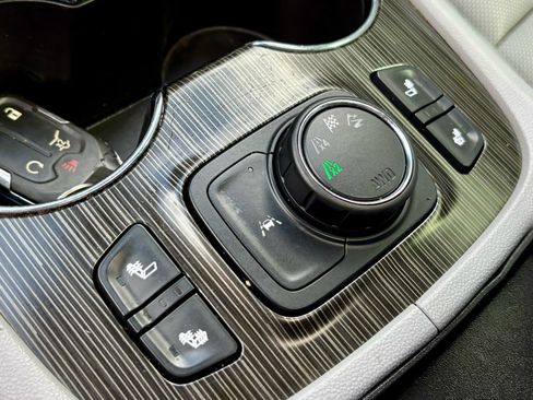 Used 2021 GMC Acadia SLT image 23