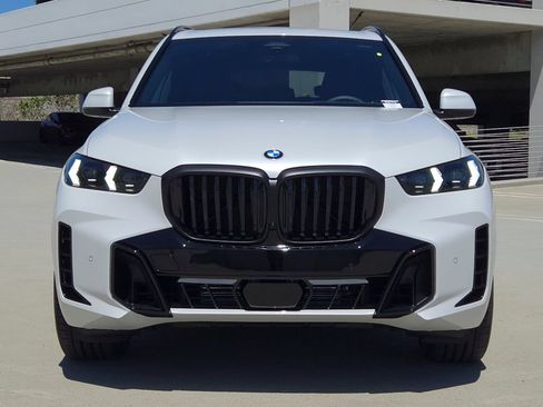 New 2026 BMW X5 xDrive40i w/ M Sport Package AWD/4WD image 3