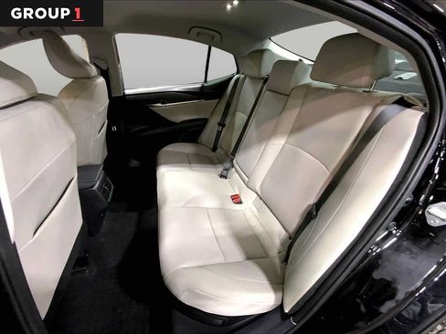 Used 2025 Toyota Camry XLE AWD/4WD image 21