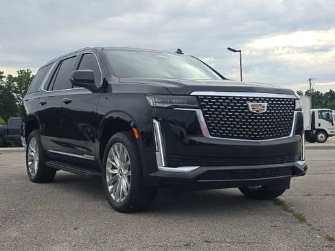 Used 2024 Cadillac Escalade Premium Luxury AWD/4WD image 7