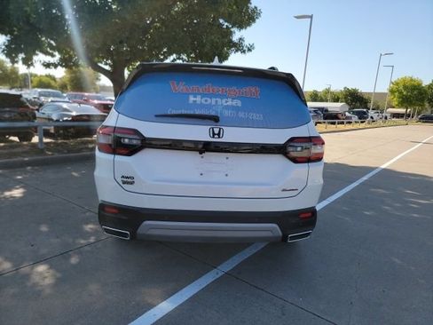 Used 2025 Honda Pilot Touring image 6