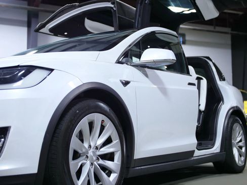 Used 2019 Tesla Model X 100D image 9