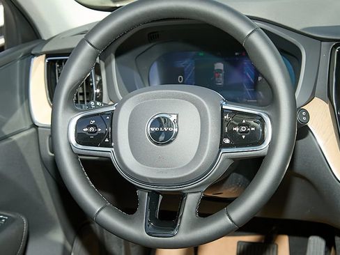 New 2026 Volvo XC60 B5 Plus w/ Climate Package PRO AWD/4WD image 25