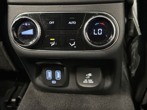 Used 2024 Genesis GV70 2.5T AWD/4WD image 36