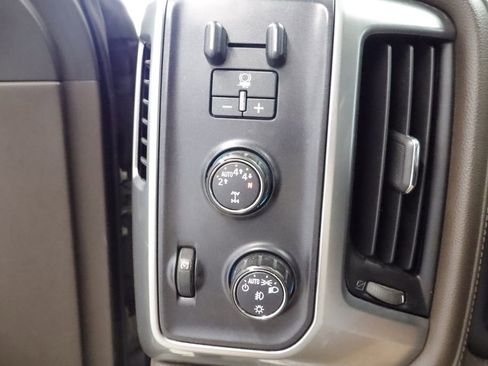 Used 2020 Chevrolet Silverado 1500 LT Trail Boss AWD/4WD image 32