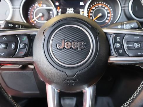 Used 2020 Jeep Gladiator Overland AWD/4WD image 19