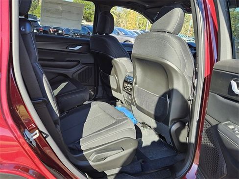 New 2025 Jeep Grand Cherokee L Laredo image 14