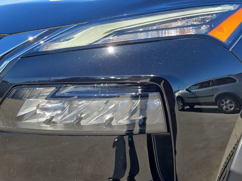 Used 2023 Nissan Rogue S image 33