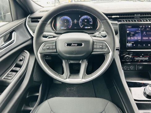 New 2025 Jeep Grand Cherokee Laredo X w/ Luxury Tech Group I image 15