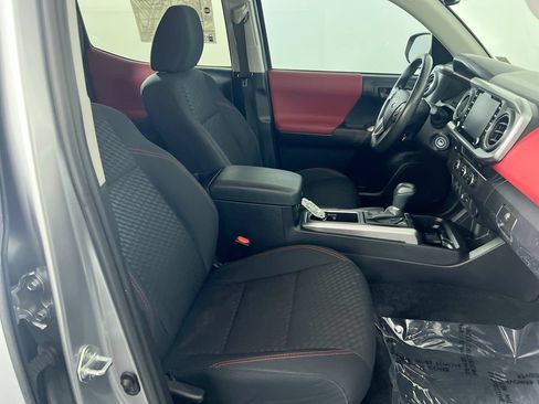 Used 2022 Toyota Tacoma SR5 w/ Technology Package RWD image 24