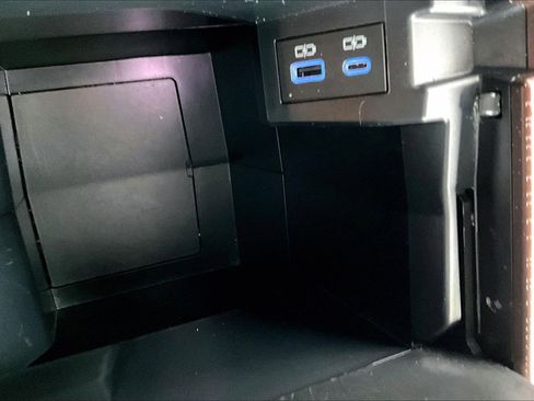 Used 2024 Toyota Sienna LE image 32