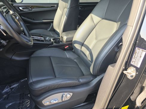 Certified 2023 Porsche Macan AWD/4WD image 5