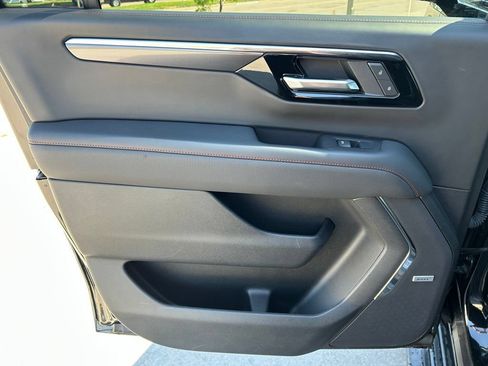 Used 2025 Chevrolet Suburban RST w/ Comfort Package AWD/4WD image 25