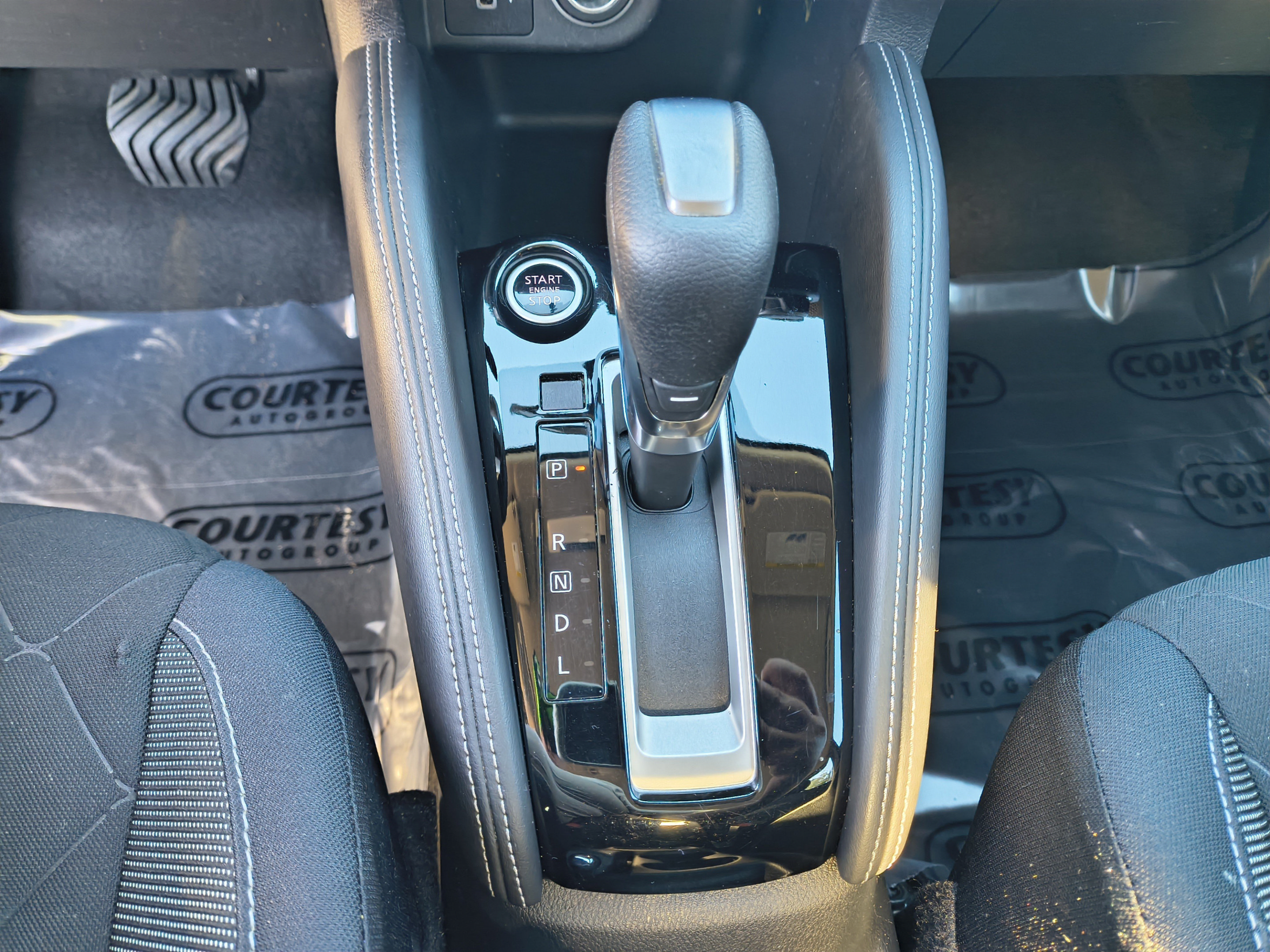 Certified 2018 Nissan Kicks SV FWD image 25