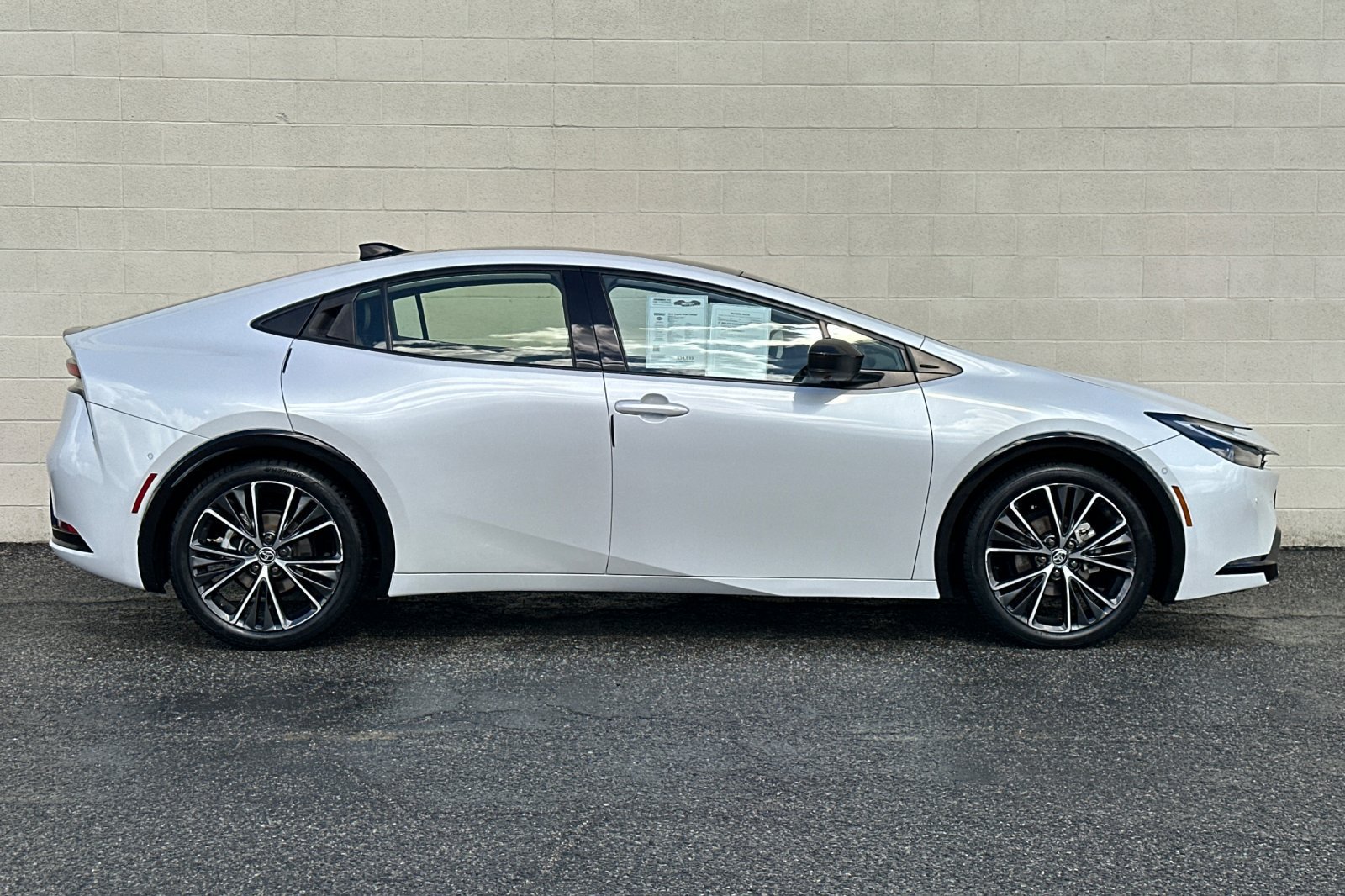 Used 2024 Toyota Prius Limited w/ Limited Premium Package FWD image 3