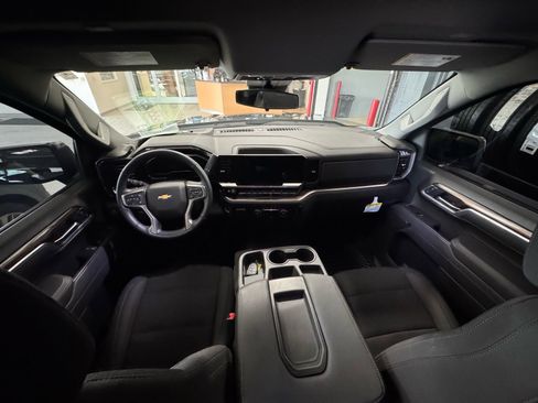 Used 2025 Chevrolet Silverado 1500 LT w/ Z71 Off-Road Package image 13