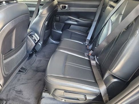 Used 2024 Kia Sorento S FWD image 15