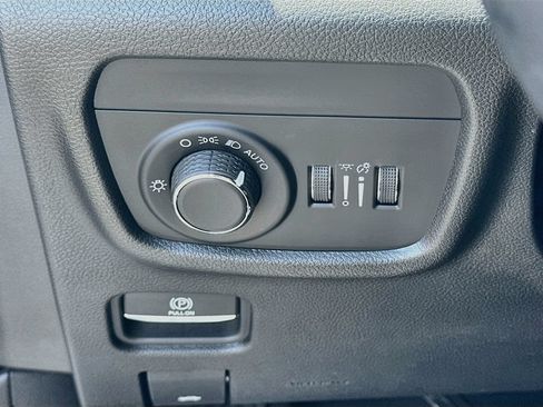 Used 2023 Jeep Grand Cherokee L Laredo RWD image 10