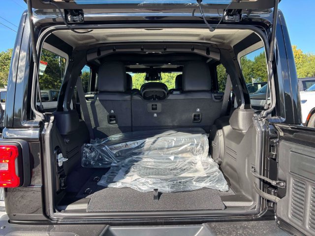 New 2027 Jeep Wrangler Unlimited Rubicon AWD/4WD image 33