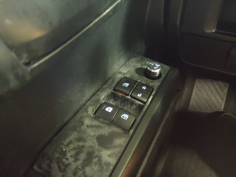Used 2018 Toyota Tacoma SR RWD image 27