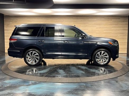 Used 2022 Lincoln Navigator Reserve image 13