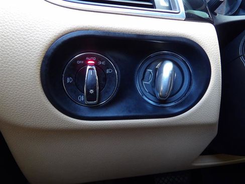 Used 2016 Porsche Macan Turbo image 21