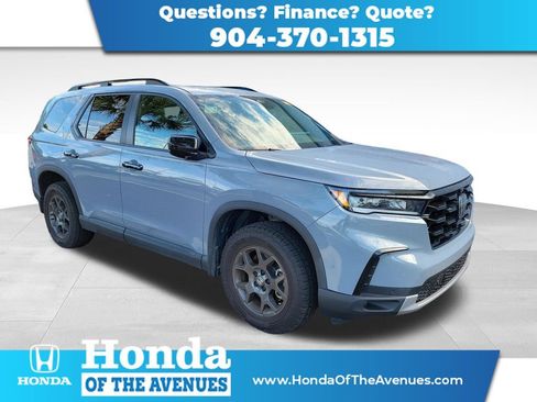 Used 2025 Honda Pilot TrailSport image 1