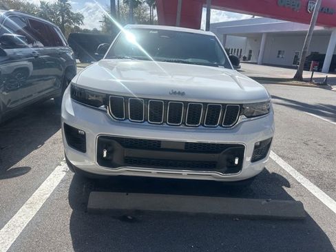 Certified 2022 Jeep Grand Cherokee Overland image 2