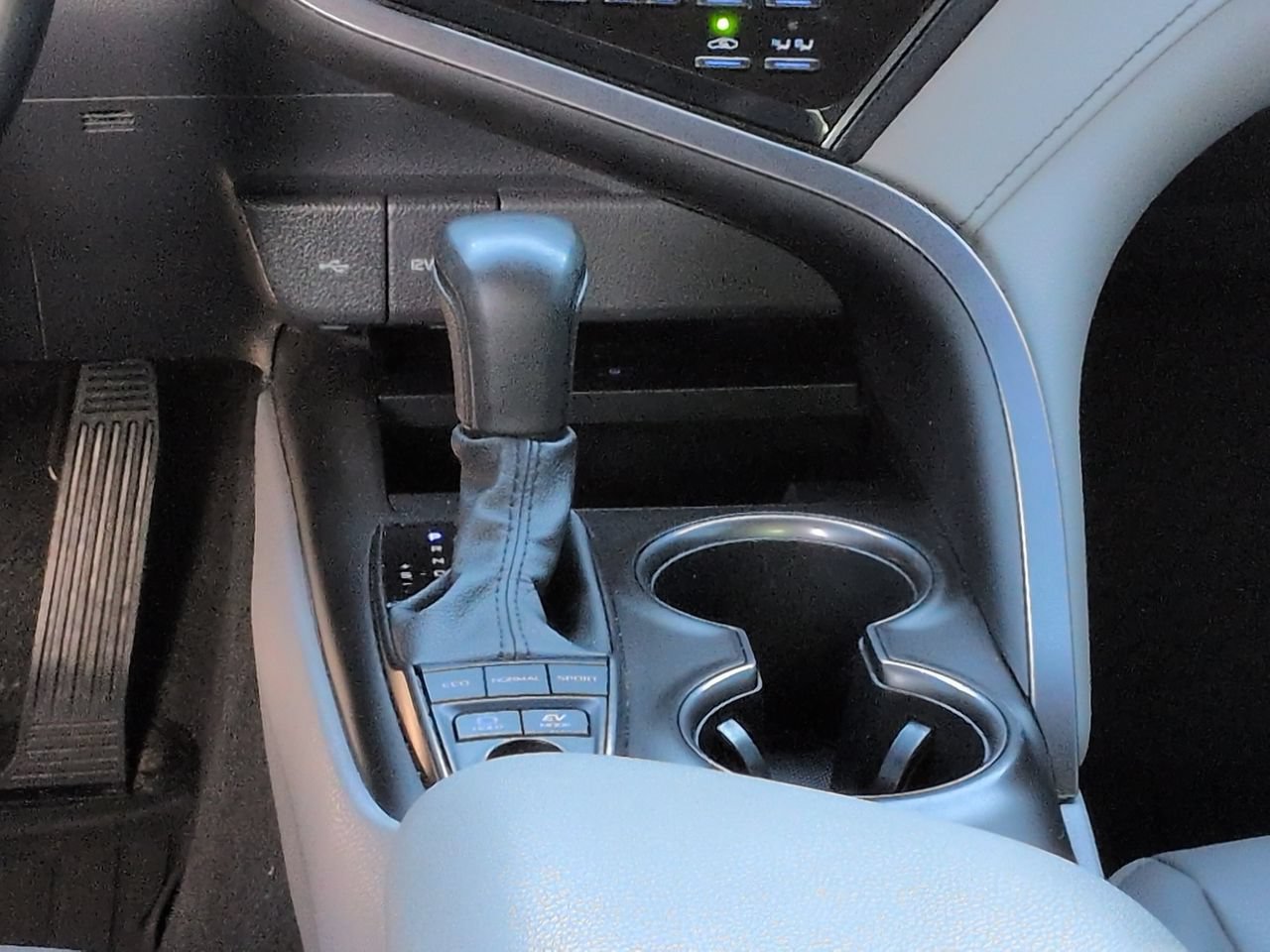 Used 2024 Toyota Camry SE w/ Audio Upgrade Package FWD image 18
