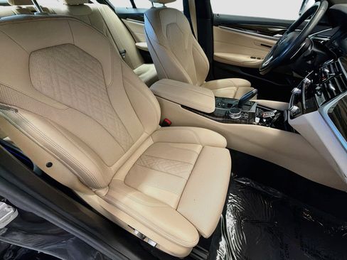 Used 2021 BMW 530i w/ Premium Package RWD image 15