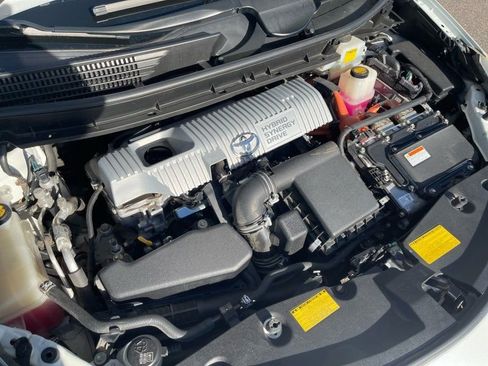 Used 2014 Toyota Prius V Five image 37