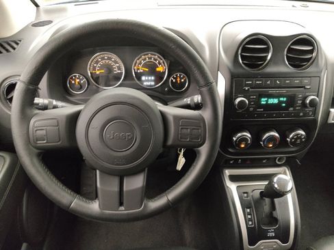 Used 2017 Jeep Compass Latitude image 22