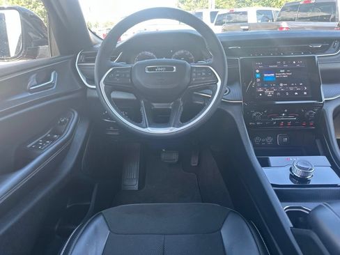 Used 2023 Jeep Grand Cherokee Altitude AWD/4WD image 19