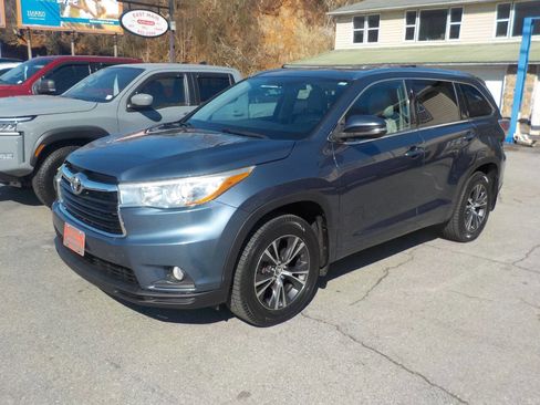 Used 2016 Toyota Highlander XLE image 2
