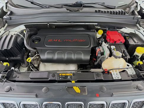 Used 2019 Jeep Renegade Latitude image 29