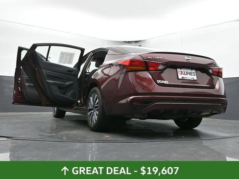 Used 2024 Nissan Altima 2.5 SV image 72
