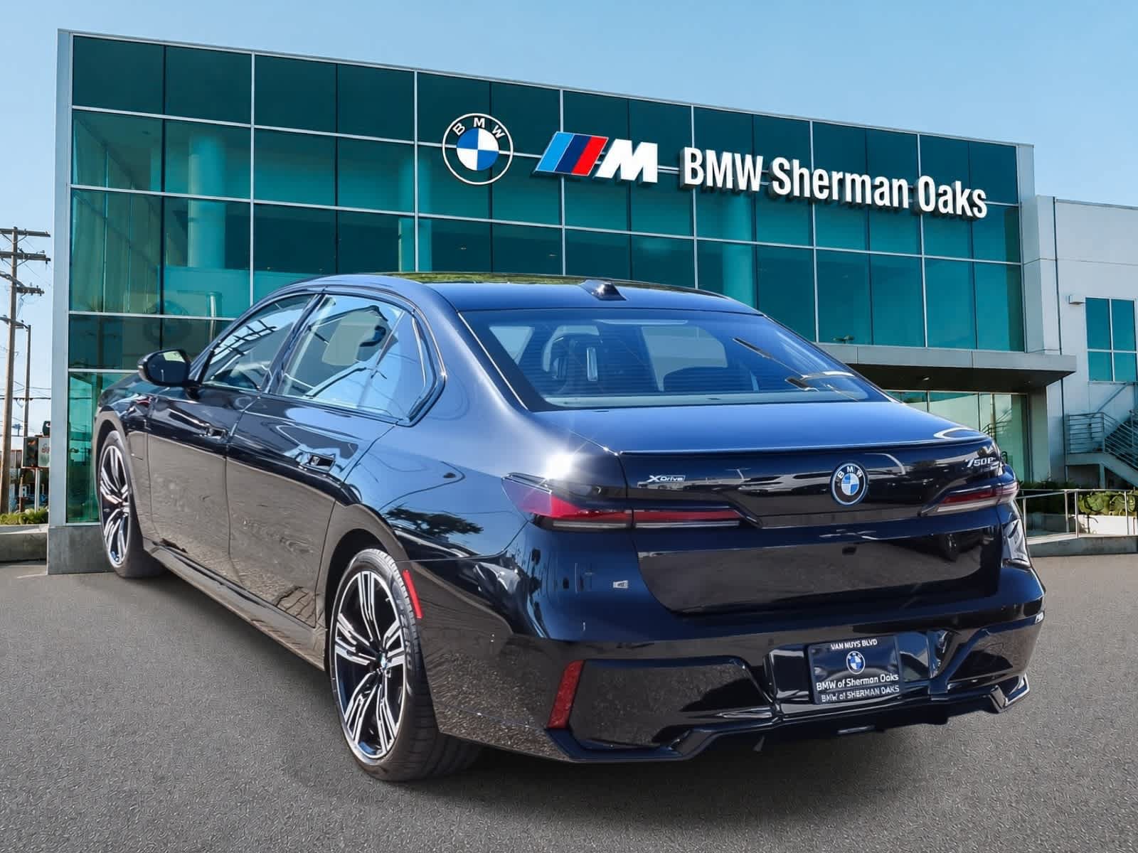 Used 2026 BMW 750e xDrive w/ Executive Package AWD/4WD image 6