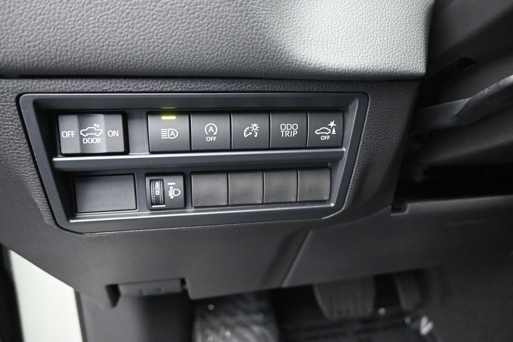 Used 2026 Toyota Tundra Limited AWD/4WD image 18