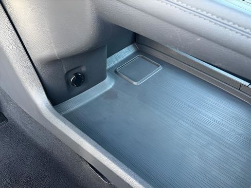 Used 2024 Toyota Sienna XLE image 21